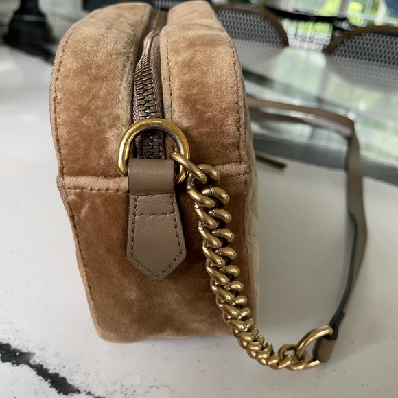 Gucci Velvet Matelasse Small GG Marmont Chain Shoulder Bag Taupe - Picture 4 of 8